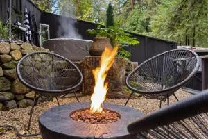 The Black Nest - Hot Tub Romantic Getaway - Monte Rio