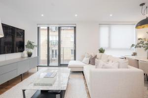 Luxury Central Mayfair Townhouse with AC 3BR 3BA