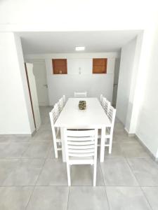 Casa hasta 10 personas.