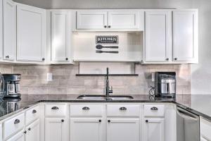 Peaceful Atascosa Home with Balcony and Deck!