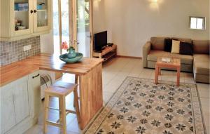 Maisons de vacances Nice Home In Tasque With 1 Bedrooms, Wifi And Outdoor Swimming Pool : photos des chambres