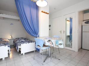 Charmant T1 avec Loggia au Sud, Calme, Près Centre-Ville, Garage, Bien Équipé - FR-1-553-58