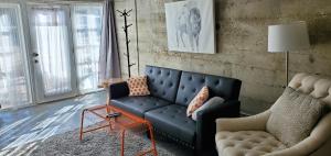 Modern lofty studio in Midtown Charming Old SW