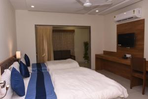 HOTEL GOLDEN PALACE & ROOMS