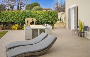 Maisons de vacances Awesome Home In La Gaude With Kitchen : photos des chambres