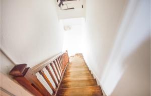 Maisons de vacances Awesome Home In La Gaude With Kitchen : photos des chambres