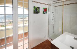 Maisons de vacances Awesome Home In La Gaude With Kitchen : photos des chambres