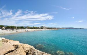 Maisons de vacances Awesome Home In La Gaude With Kitchen : photos des chambres