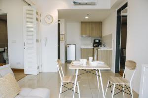 The WHITE, 2BR Cityview by WStay @ Tropicana 218 Macalister