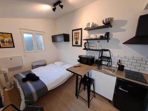 Appartements La petite grange - Unique, 5mn gare SNCF, 2 mn hyper centre, WIFI-Netflix : photos des chambres