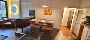 "Su Casa" Apartment Deluxe - with private underground parking space, near the botanic garden & university