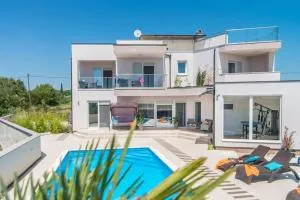 Traumhafte Villa **** Meerblick und Pool - 加利扎纳