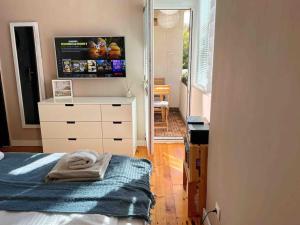 Cozy & Boho Top Center Apartment