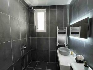 Cozy & Boho Top Center Apartment