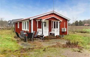 2 Bedroom Nice Home In Rockneby - Slakmöre Strand