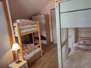 Chalets Les 3 Petits Cochons Chalet Puy Saint Vincent Village : photos des chambres