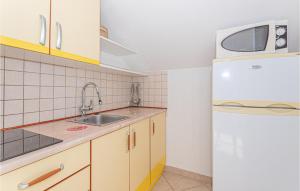 Awesome Apartment In Primosten With Wifi And 1 Bedrooms