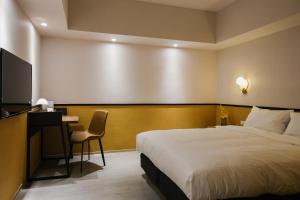 Phòng giường đôi không có cửa sổ (Double Room without Window)