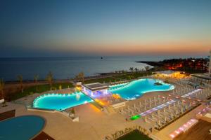 King Evelthon Beach Hotel & Resort