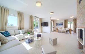 Amazing Home In Martinscica 