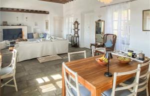 Lovely Home In Sifnos With Wifi