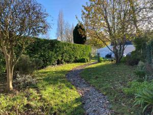 Charmante maison calme avec jardin, animaux acceptés - FR-1-418-196