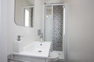 Singular Apartments Station