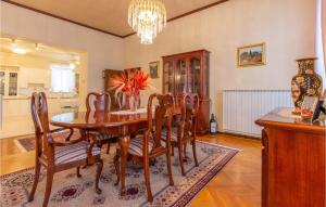 Beautiful Home In Obrov 