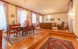 Beautiful Home In Obrov 