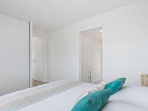 Appartement lumineux 3 pièces - Neuf 2021 - Climatisé - Grande terrasse - Parking - WIFI inclus - FR-1-326-730