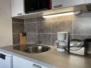Appartements Appartement Montgenevre, 1 piece, 2 personnes - FR-1-330D-84 : photos des chambres