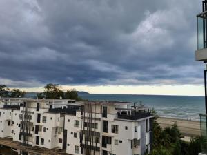 Timurbay Treasures Studio Apartment Side Seaview with Wifi Neflix
