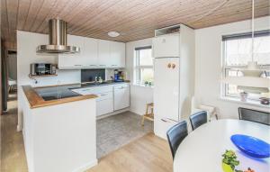 3 Bedroom Stunning Home In Samsø