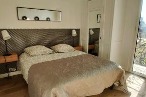 Top floor nest, balcony close to sea and old-town Bail Mobilité