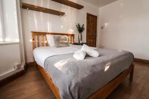 Homely Contractor House - Enjoy Free, Convenient Parking