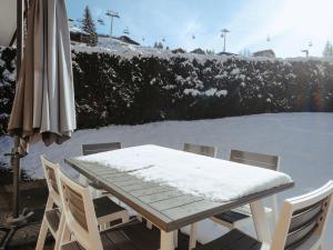 Appart 3★, 6 pers, terr. sud, centre La Clusaz, à 50m pistes, animaux admis - FR-1-304-190