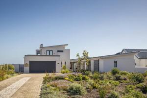 Benguela Cove - Coastal Retreat