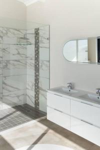 Benguela Cove - Coastal Retreat