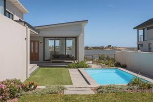 Benguela Cove - Coastal Retreat