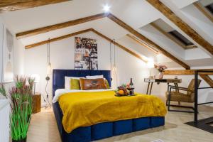 Lumina I Premium Apartment with Balcony I AC