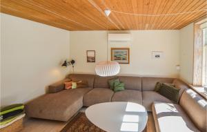 6 Bedroom Beautiful Home In Anholt