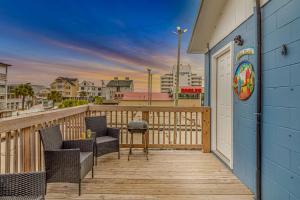 Parrot Head - Pet Friendly Beach Condo! Perfect for 6-7 guests!