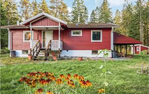 Cozy Home In Henån With Sauna