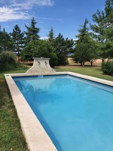 Maisons de vacances Gite Le Figuier - La Roseraie du Val'ensoleille : photos des chambres