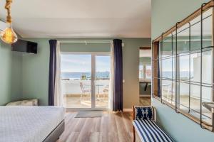 Marina Blue - Apartments & Suites