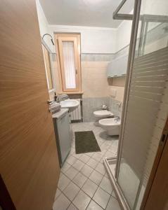 Csendes és nyugodt hely medencével.