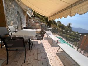 Csendes és nyugodt hely medencével.