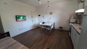 Depto calle 18 - soleado y con balcon