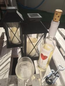 Flor de Loto Romantic Woodhouse casita camping