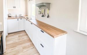 1 Bedroom Gorgeous Home In Zoutelande